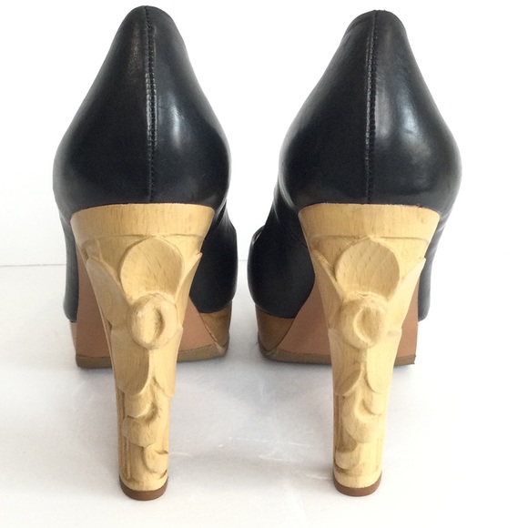 Leather Round Toe Carved Flower Heels - Picture 5 of 9
